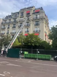 Livraison d'une benne &agrave; Paris pour un chantier de r&eacute;novation