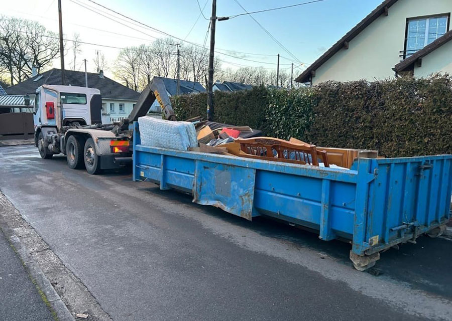 Location bennes près de Val-de-Marne - Devis gratuit Nous disposons de bennes pour les ferrailles, gravats, déchets verts, mobilier, tout venant et objets à jeter.